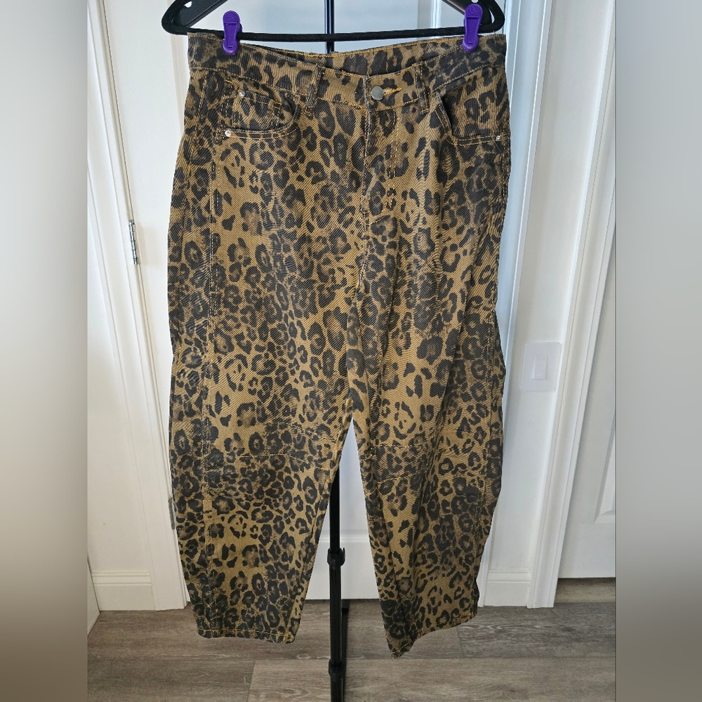 Size L (10) Leopard Print Barrel Leg Jeans Pants